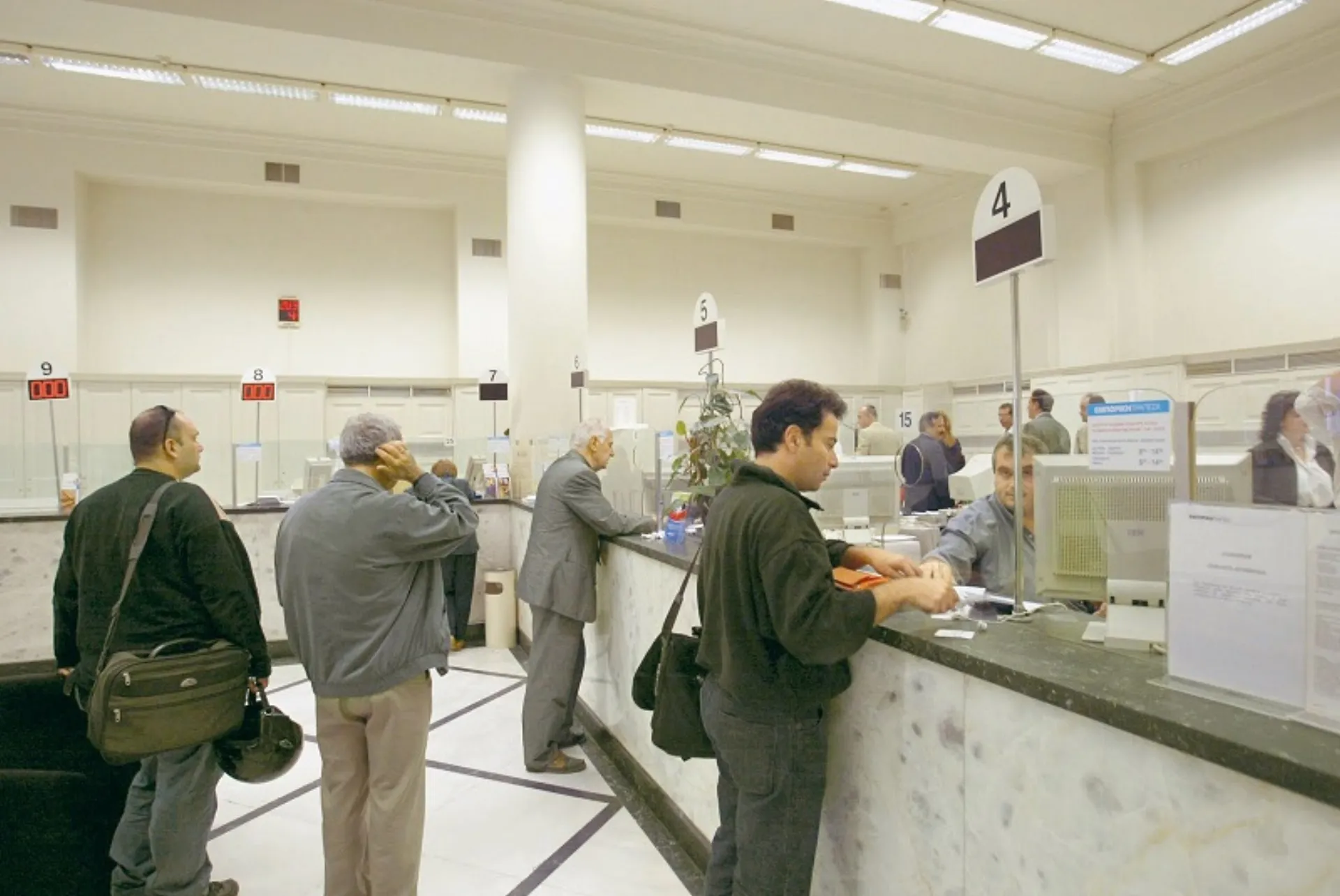 Ανοίγουν οι τράπεζες – δείτε το νέο καθεστώς λειτουργίας