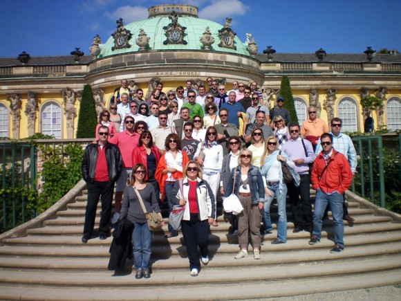 Οι Συνεργάτες της AXA σε αναμνηστική πόζα στο Βερολίνο