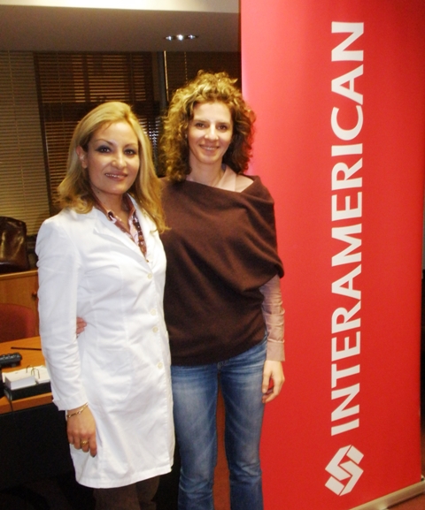 Η ιατρός Σαβούλα Μάλιου και η Χρύσα Ελευθερίου από τη Διεύθυνση Δημοσίων Σχέσεων και ΕΚΕ της Interamerican