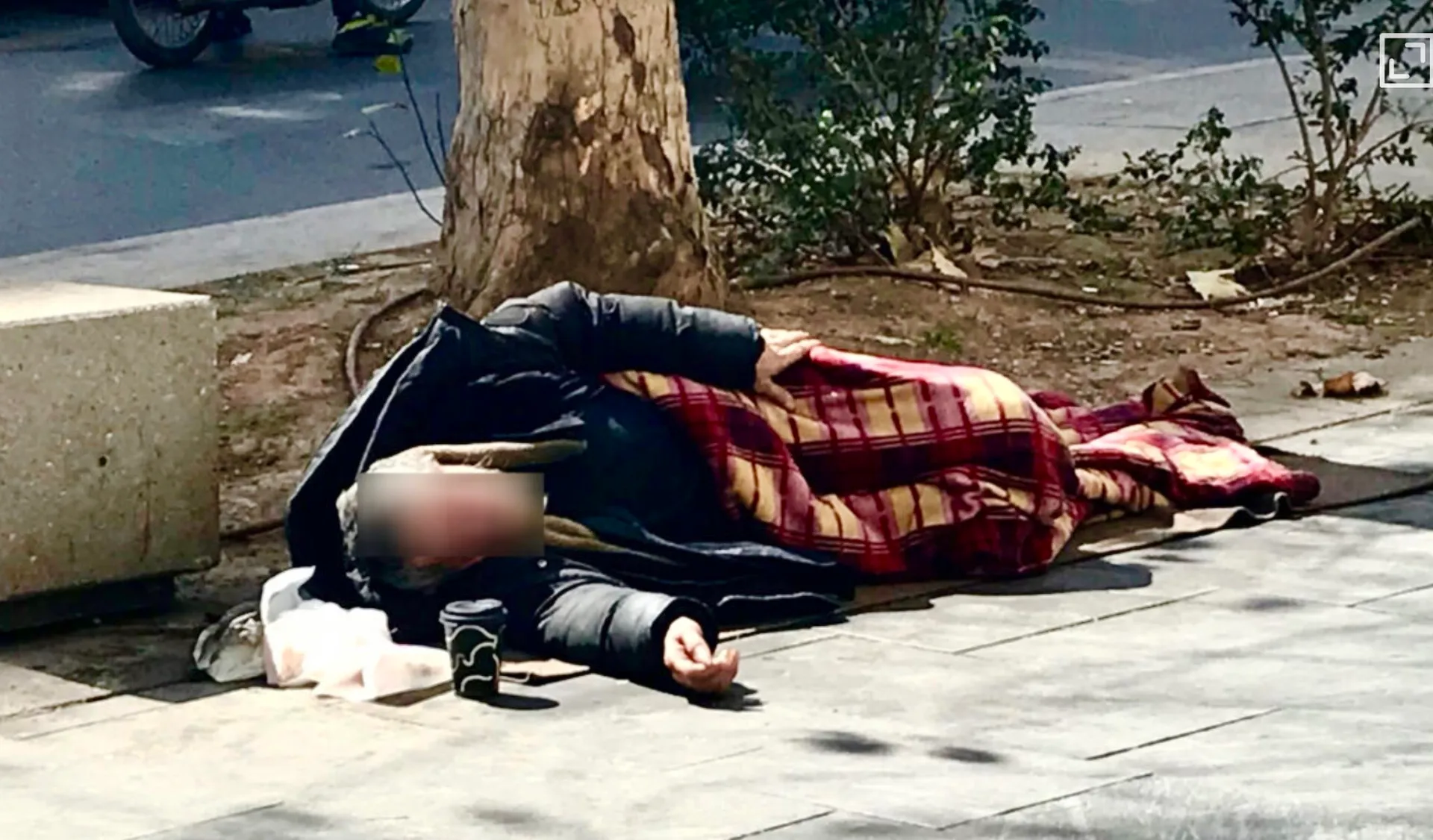 Αντί “Φιλανθρωπίας”, Φιλαλληλία