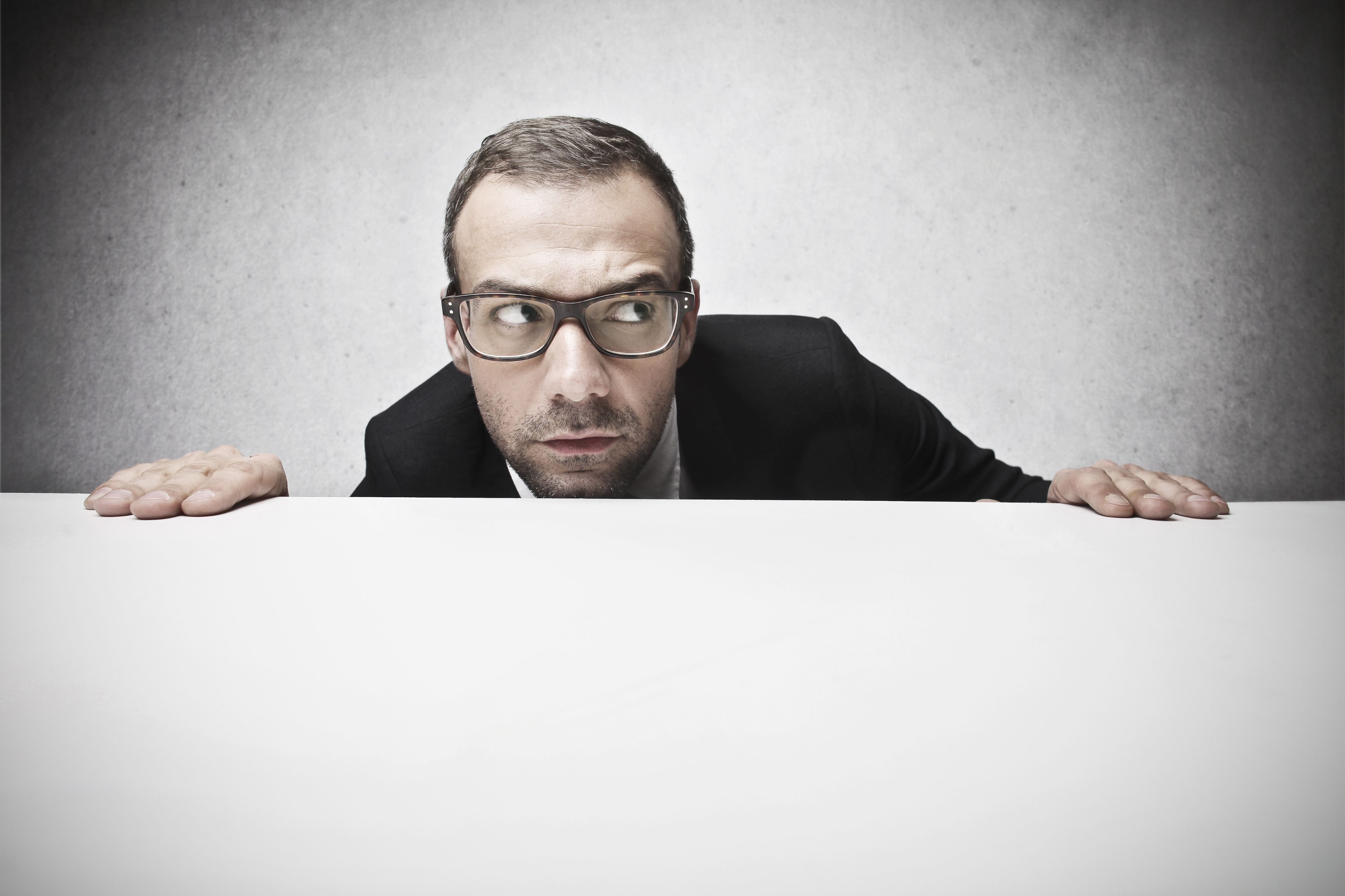 Προσοχή στους Περίεργους Όρους των Συμβάσεων