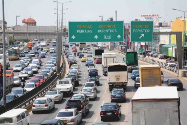 Καραμπόλα με Νταλίκα στην Εθνική Οδό Αθηνών – Λαμίας