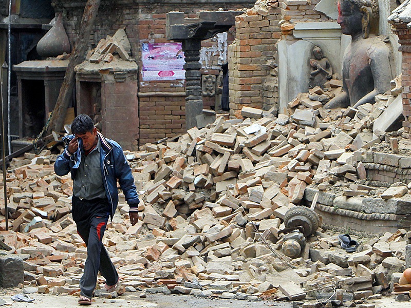 Munich Re: 16.000 θάνατοι από φυσικές καταστροφές το 2015