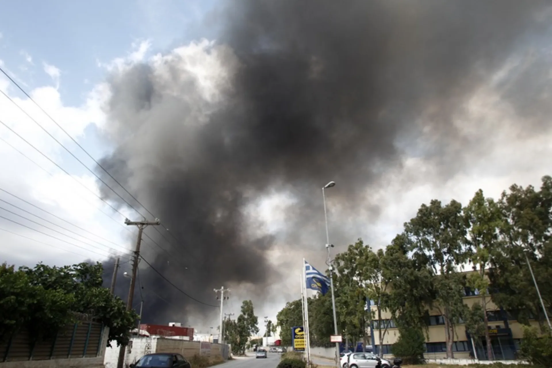 Φωτιές σε Αττική και Κορινθία: 344 κατοικίες και επιχειρήσεις με ζημιές