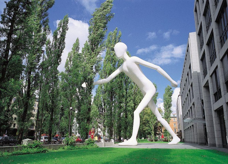 Munich Re: «Βλέπει» κέρδη πάνω από 3 δισ. ευρώ το 2015