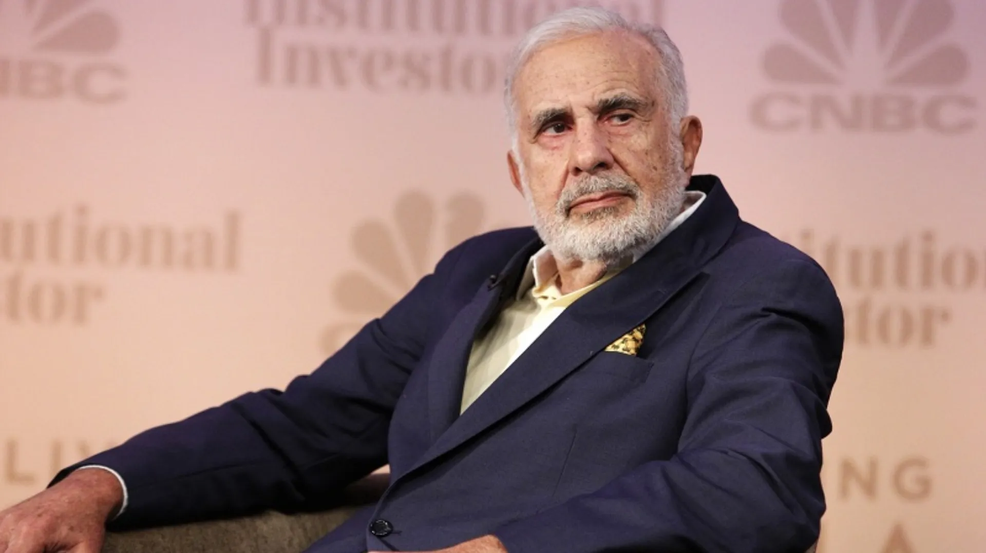 Τη διάσπαση της AIG σε τρία κομμάτια ζητά ο επενδυτής Carl Icahn