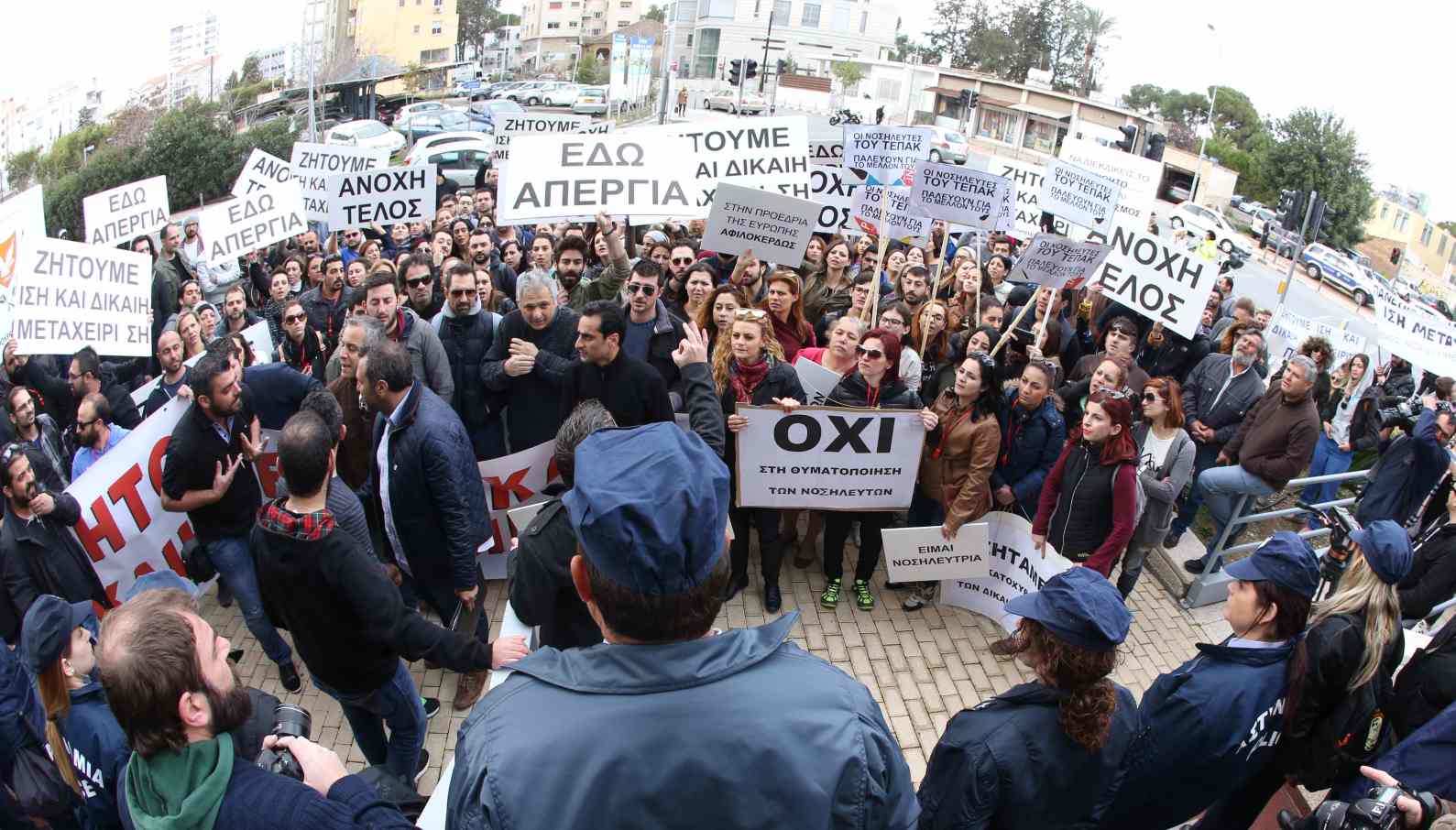 Μην αρρωστήσετε γιατί η ΠΟΕΔΗΝ έχει κηρύξει 24ωρη πανυγεινομική απεργία