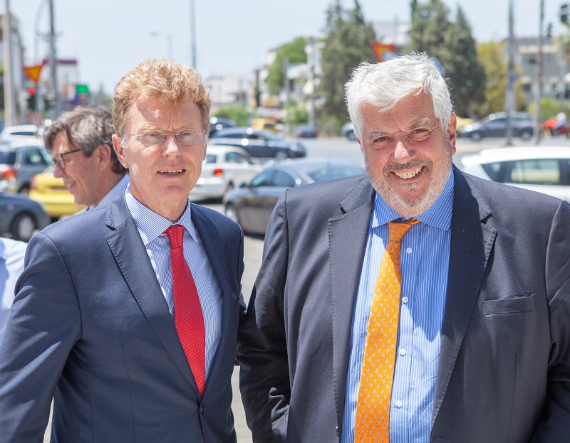 Ο Γιώργος Κώτσαλος, διευθύνων σύμβουλος της INTERAMERICAN, με τον Willem van Duin, πρόεδρο Δ.Σ. της ACHMEA.