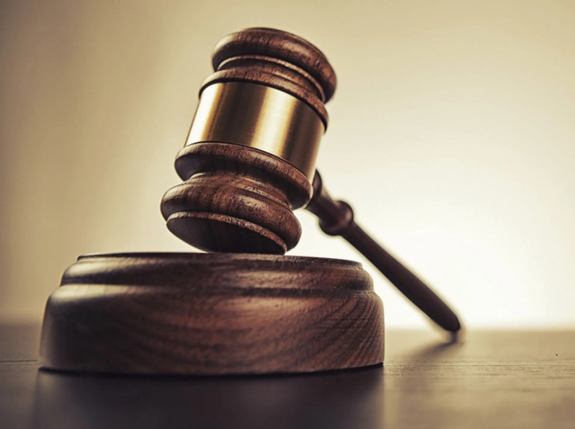 Δεν ισχύει η αναστολή των ατομικών διώξεων για ΕΠΥ σε εκκαθάριση