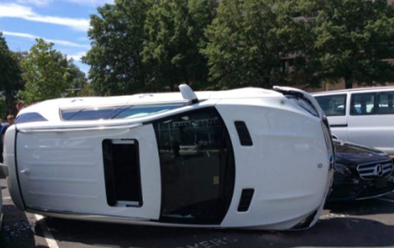 Τράκαρε μέσα σε 6 δευτερόλεπτα 4 αμάξια σε… test drive