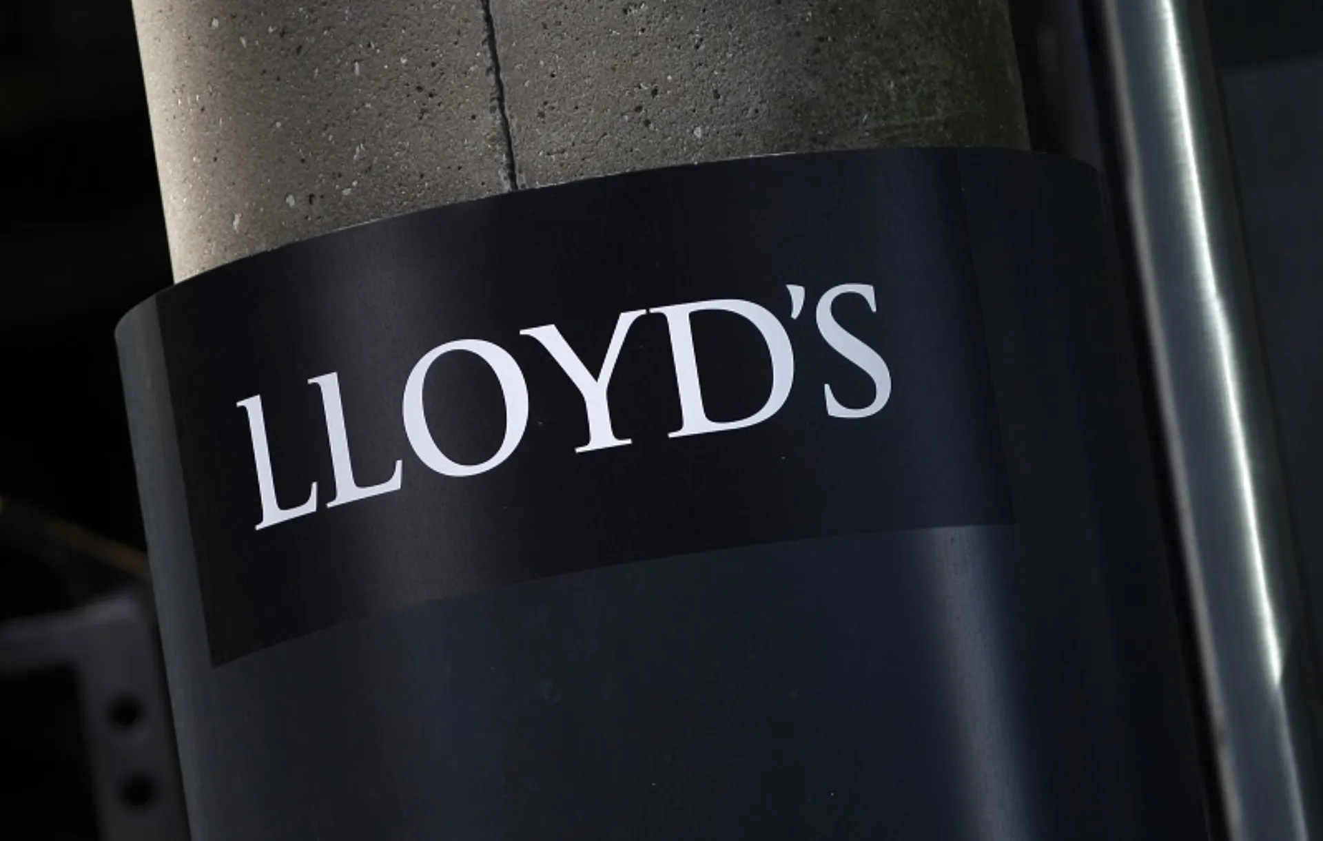 Fitch: Αναγκαίες οι συμφωνίες “διαβατηρίων” για τους Lloyd’s