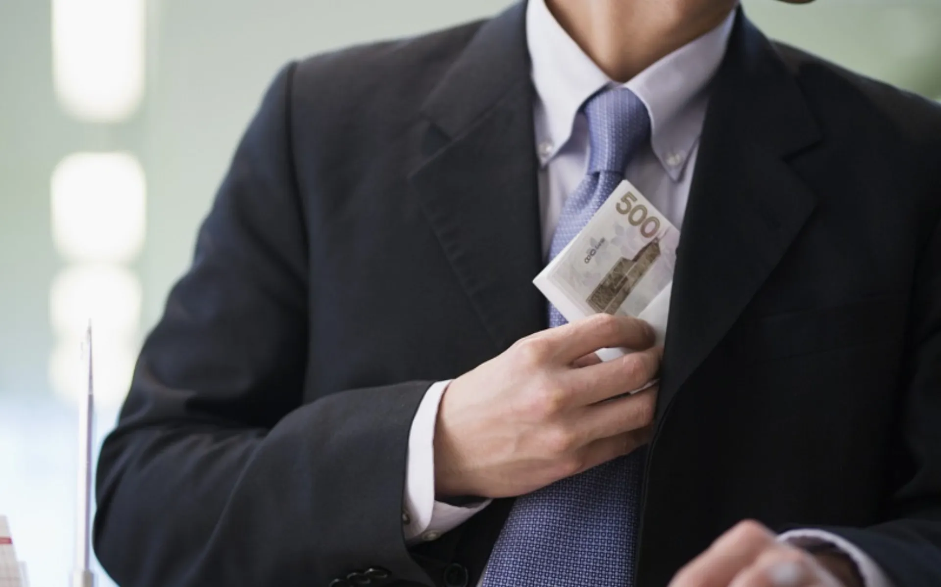 Ασφαλιστής κατηγορείται για υπεξαίρεση αντικειμένου μεγάλης αξίας