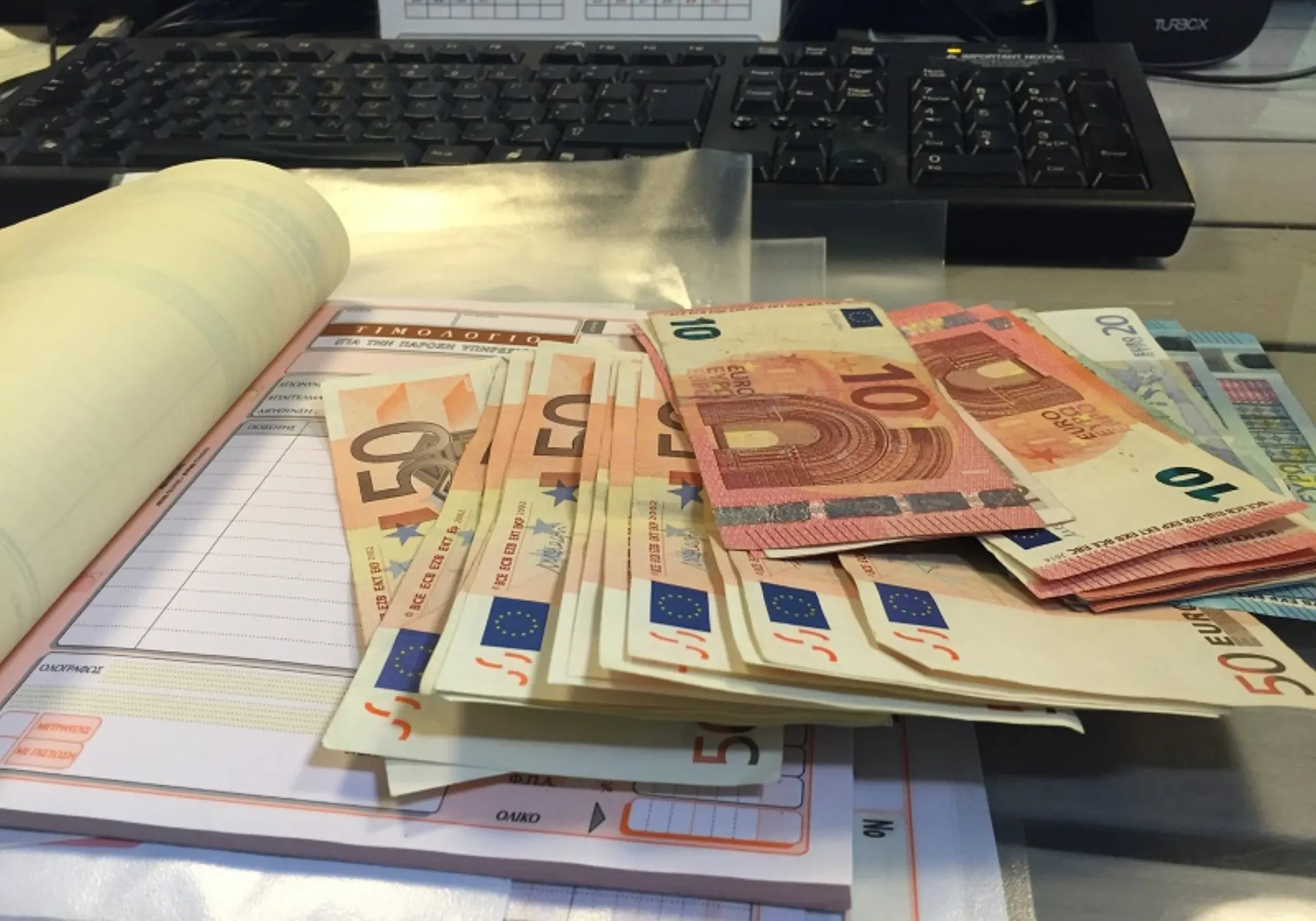 Ένα στα δέκα μπλοκάκια δηλώθηκαν στον ΕΦΚΑ