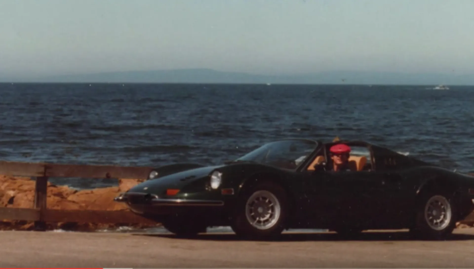 Video: Έθαψαν Ferrari σε αυλή για να εισπράξουν την αποζημίωση