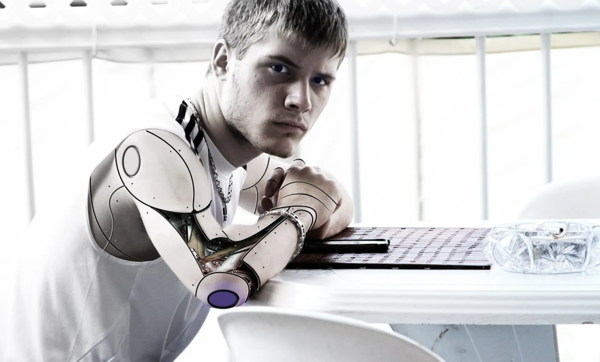 Τα ρομπότ θα πάρουν το 32% των θέσεων εργασίας σε ασφαλιστικές & τράπεζες