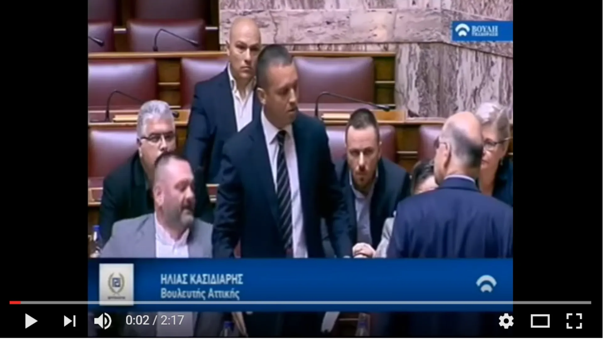 Video: Σοβαρό επεισόδιο Κασιδιάρη-Δένδια στη βουλή
