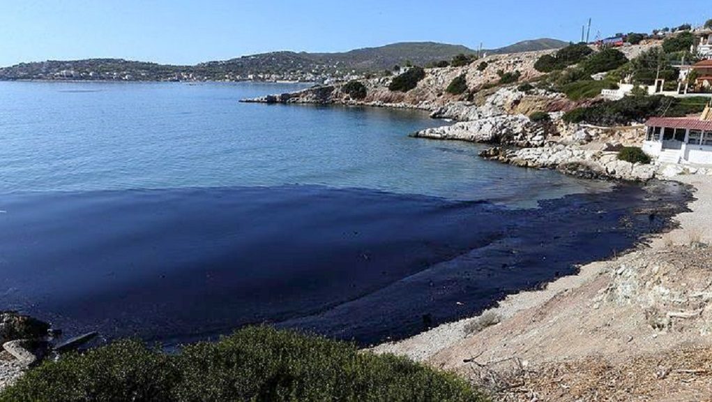 Συλλήψεις για λαθραία καύσιμα στο πλοίο που έκανε απάντληση στο Αγία Ζώνη