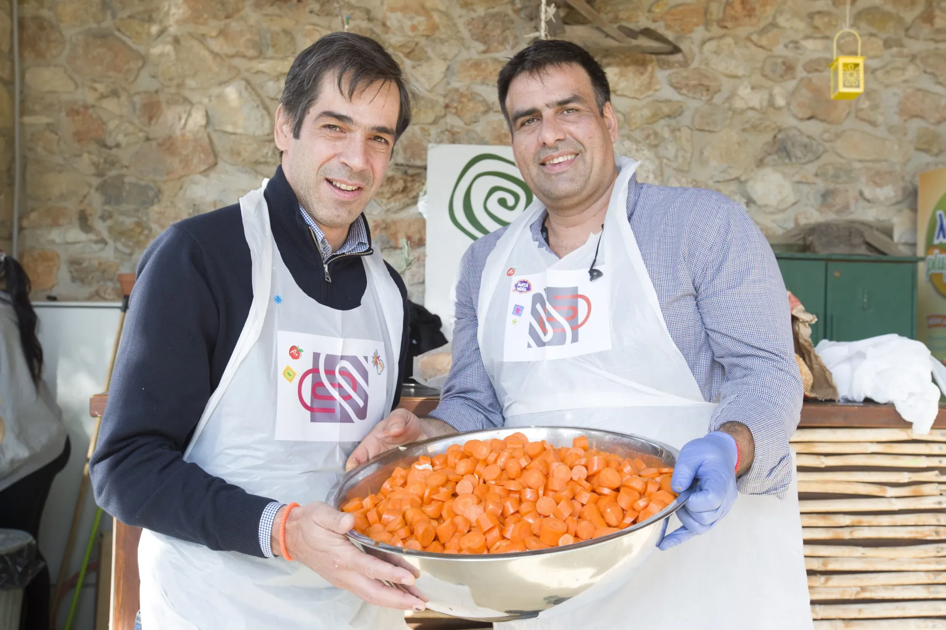 Οι άνθρωποι της ασφαλιστικής αγοράς μαγειρεύουν για τους ανθρώπους που έχουν ανάγκη