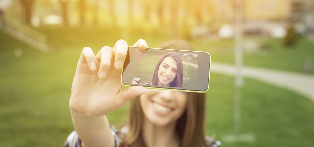 Δείτε πώς μία selfie κατέστρεψε έργα τέχνης 200.000 δολ