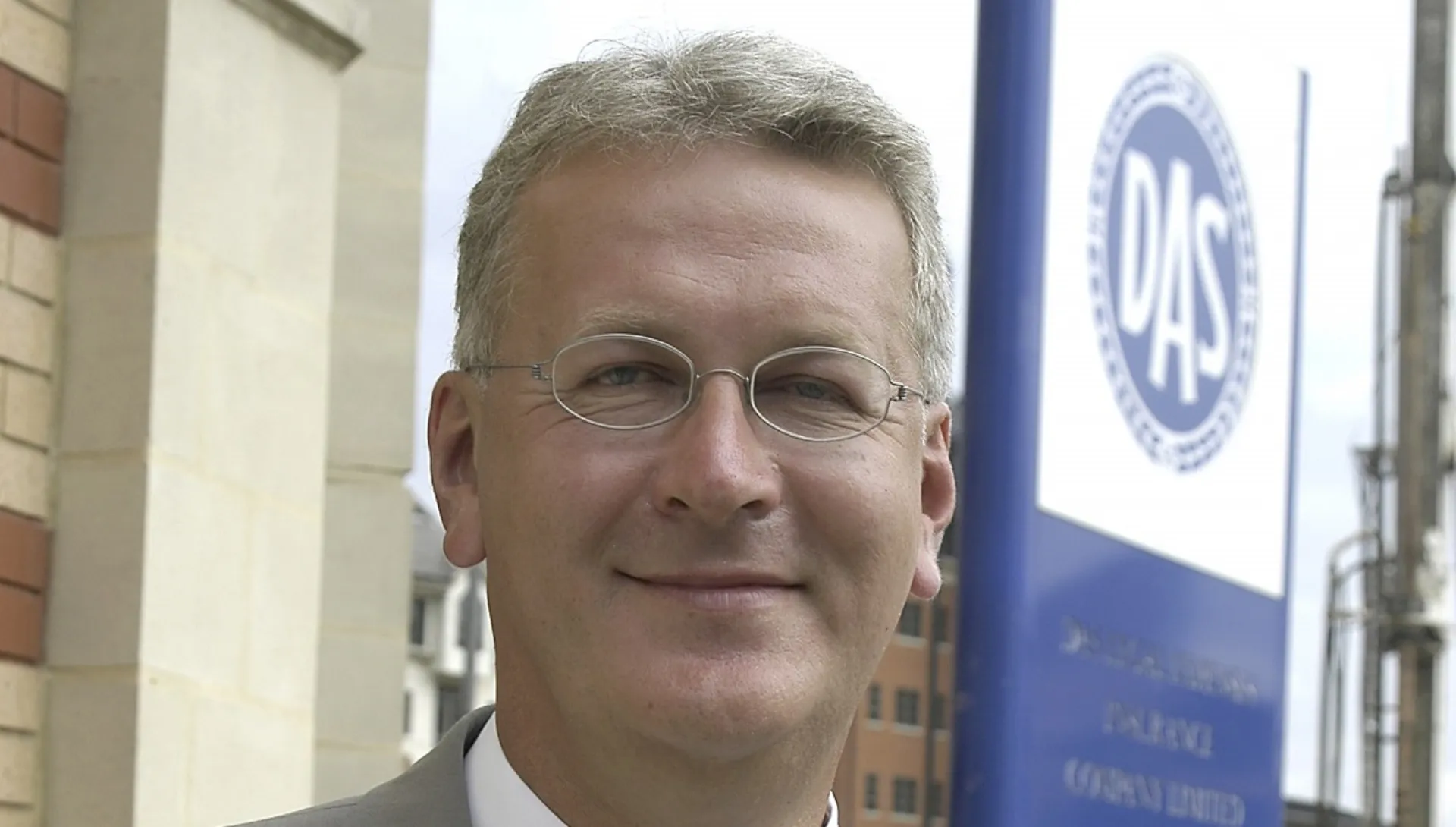 Διώκει ποινικά τον Asplin η DAS