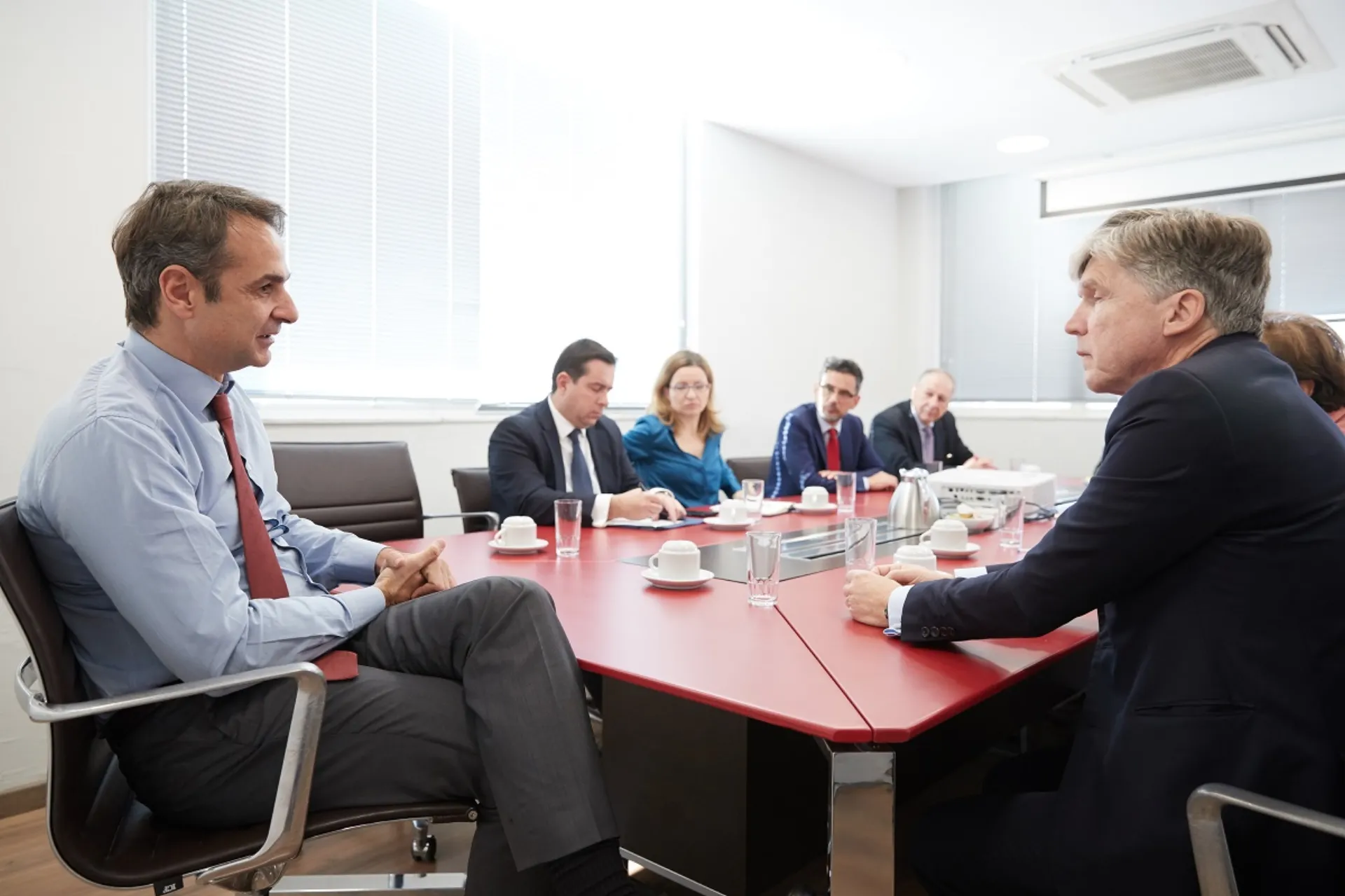 Καυτή πατάτα η Ιδιωτική Ασφάλιση για τους πολιτικούς της χώρας