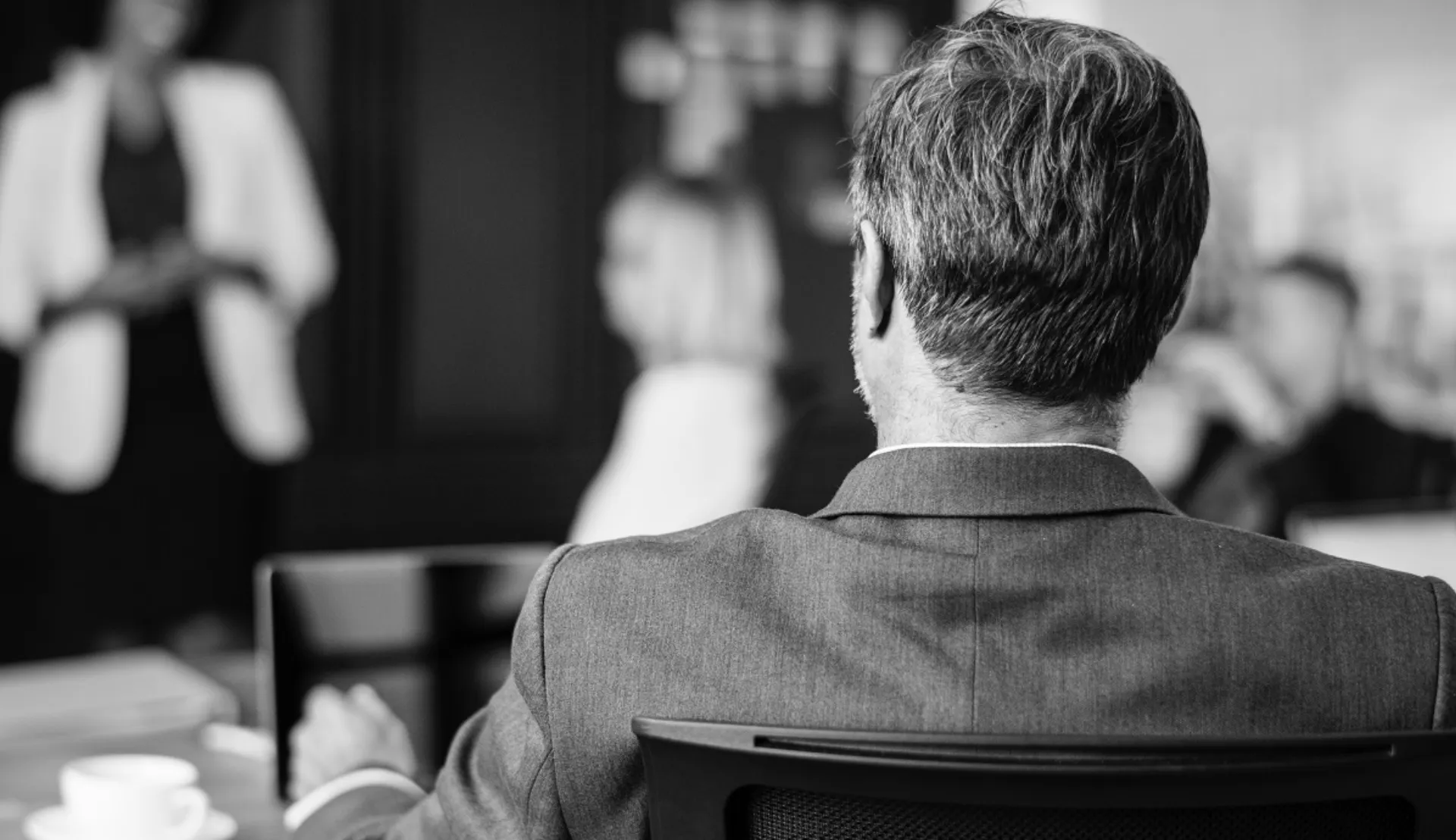 Γιατί οι πολυεθνικοί όμιλοι δεν επενδύουν… στο παρόν