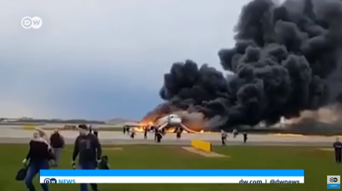 Στα 35 εκατ. η αξία του φλεγόμενου αεροσκάφους στη Μόσχα