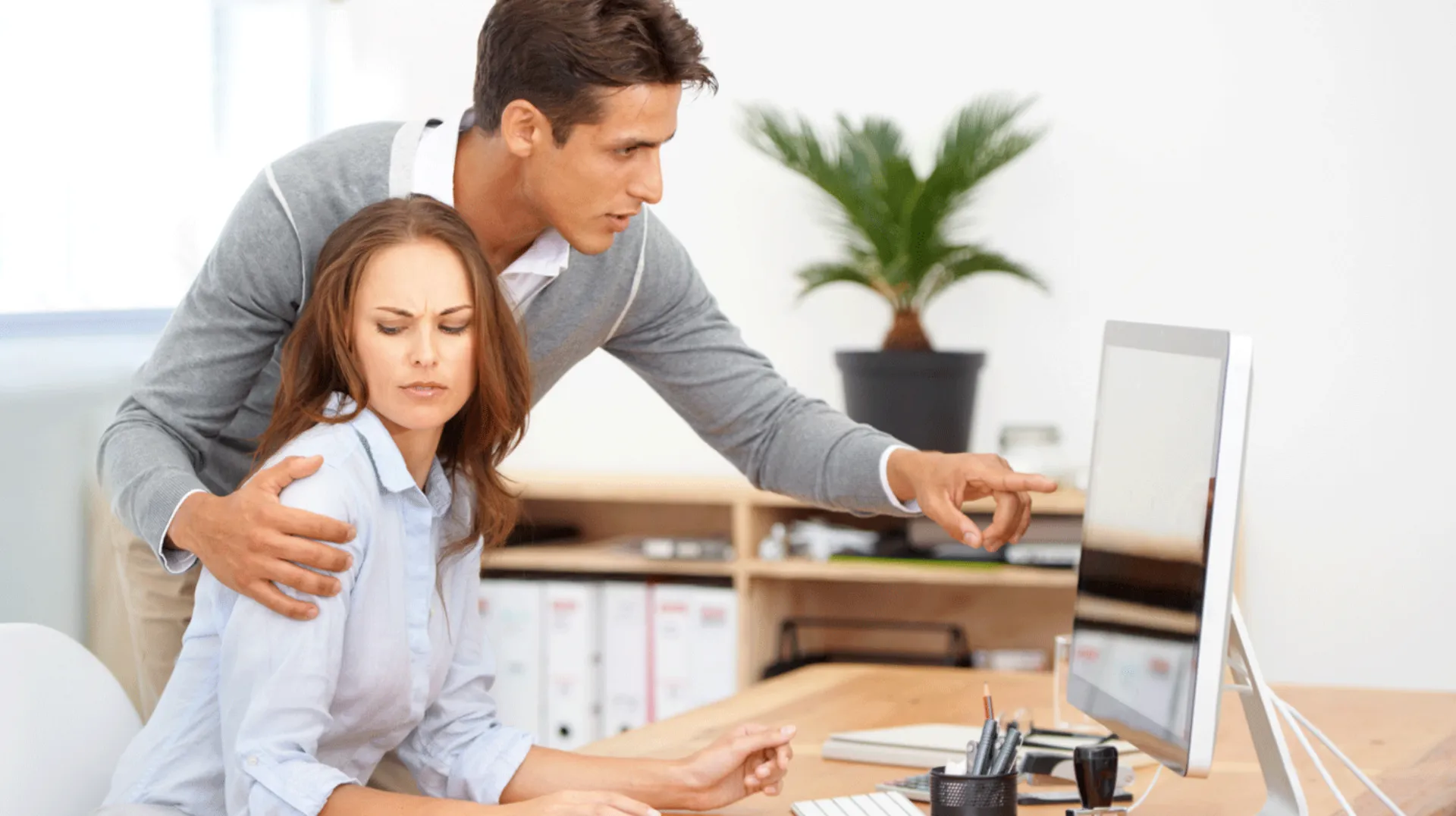 Παραίτηση 2 στελεχών στους Lloyds μετά από καταγγελίες για παρενόχληση