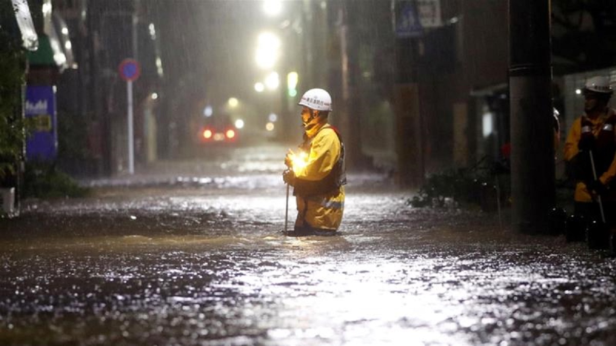 Video: Ο τυφώνας τέρας που σάρωσε την Ιαπωνία