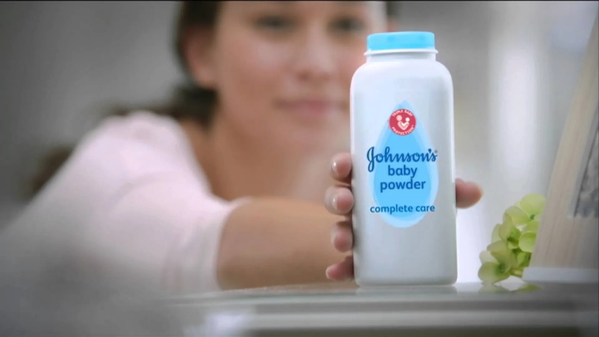 Johnson & Johnson: Αποσύρει παιδικό ταλκ στο οποίο βρέθηκε αμίαντος