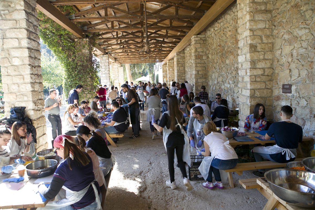 2.000 μερίδες φαγητό μαγείρεψαν τα μέλη του ΣΕΣΑΕ σε συνεργασία με την Οργάνωση ΓΗ