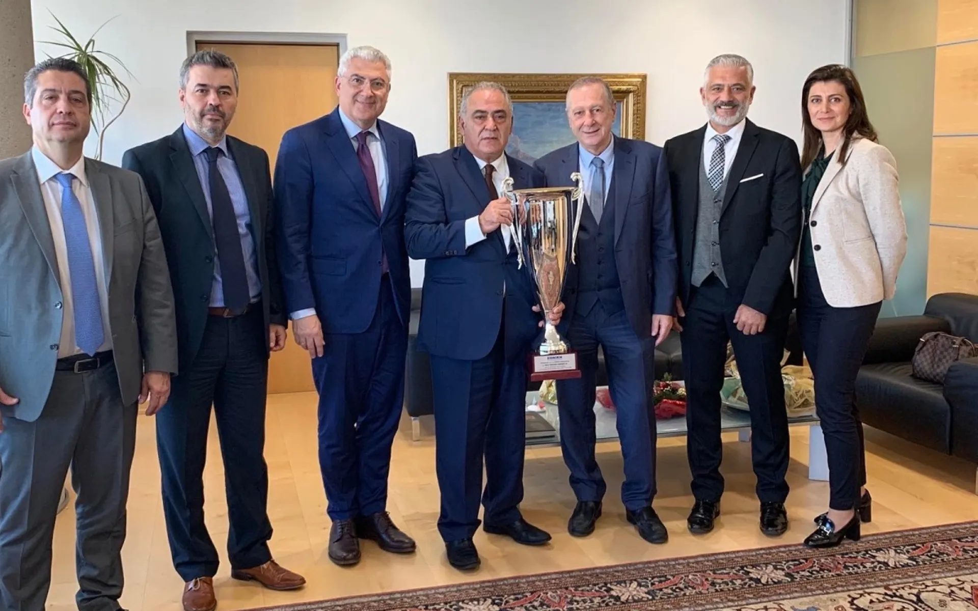 Η ομάδα της MEGA δημιουργεί πρωτιές