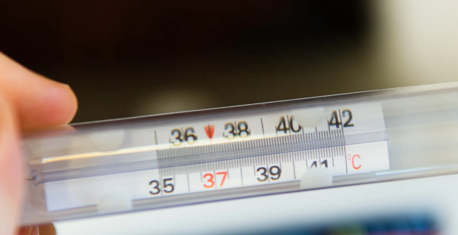 Οδηγίες: Πώς θα προστατευτείτε από τον κορωνοϊό και πότε καλείτε τον ΕΟΔΥ