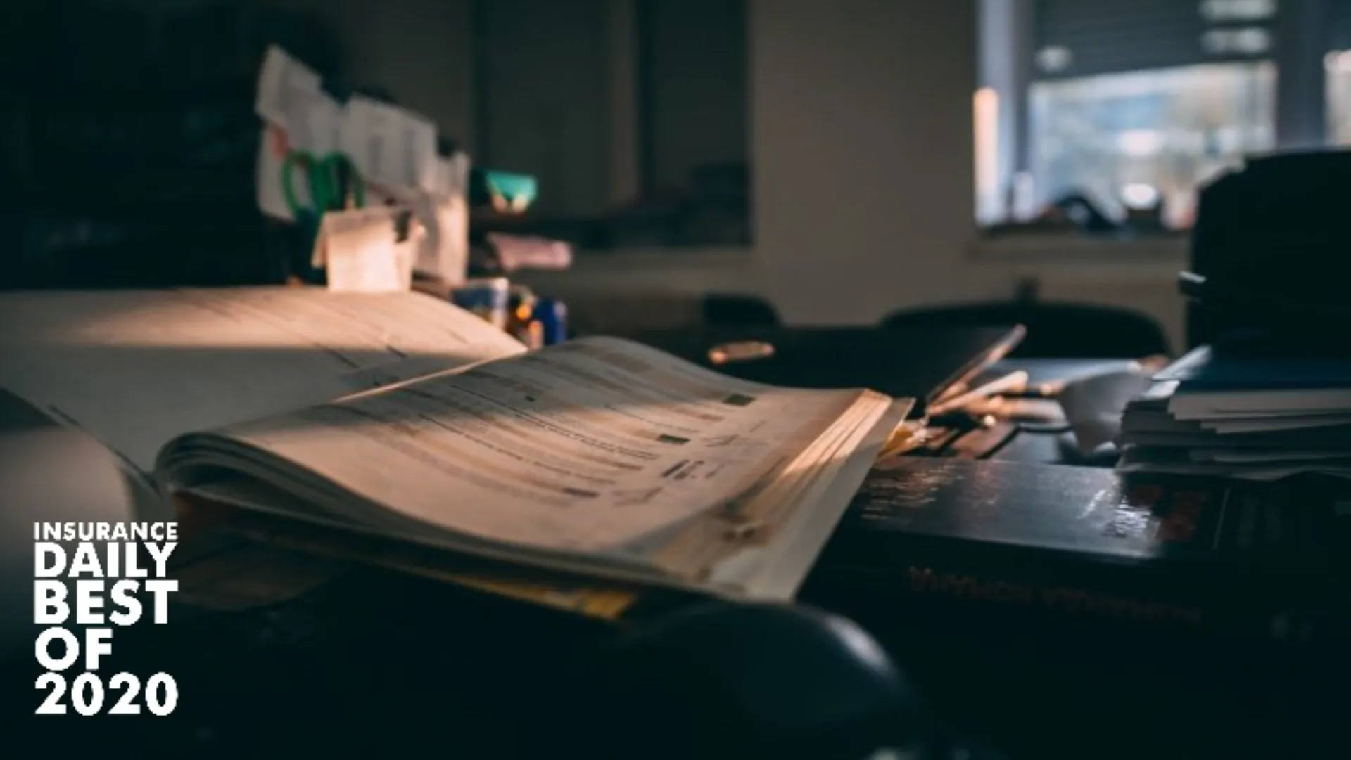 €800: Διορθώνουν την προϋπόθεση καταβολής δήλωσης ΦΠΑ για τους Ασφαλιστές