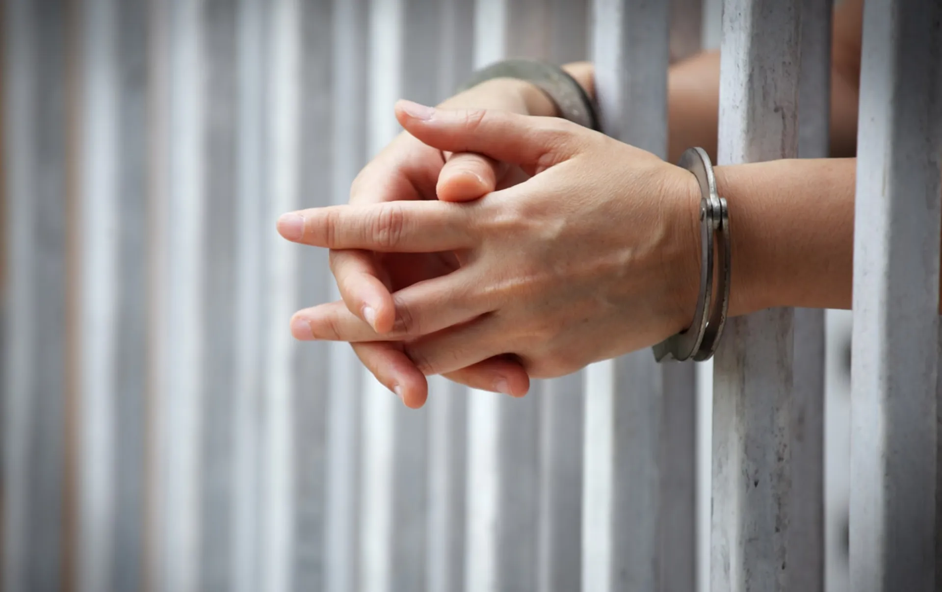 Βαριά πρόστιμα και φυλάκιση σε όσους σπάνε πλάκα την Πρωταπριλιά με τον κορωνοϊό