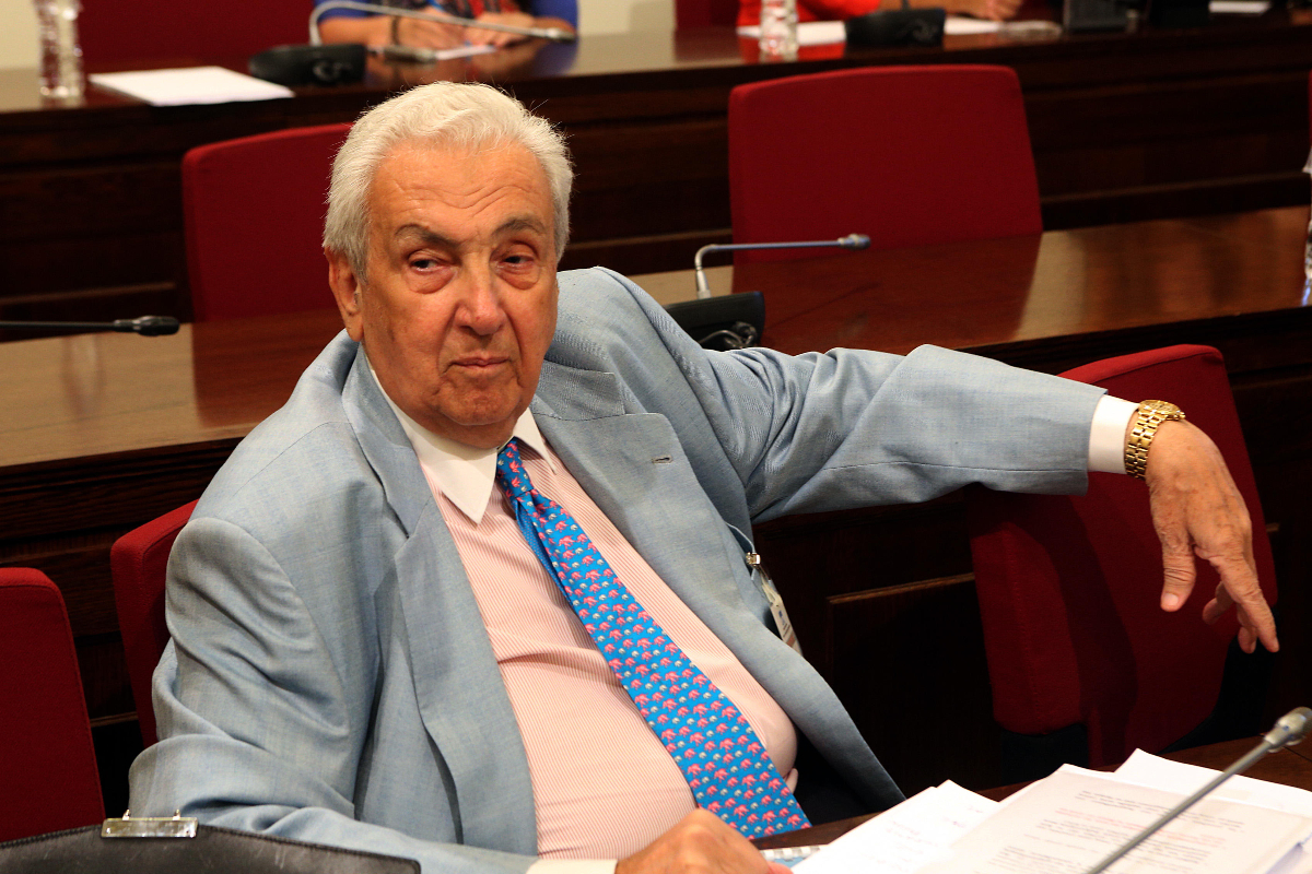 Άνω-κάτω η Κυπριακή Ασφαλιστική Αγορά με…περίεργες ανακοινώσεις περί εξαγορών…