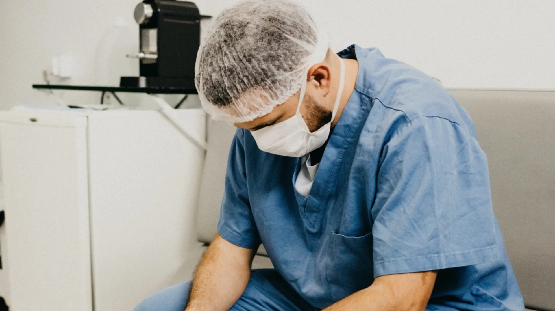 «Πάνω απ’ όλα Υγεία» ή μήπως η «Αβάσταχτη Ελαφρότητα του Είναι»;