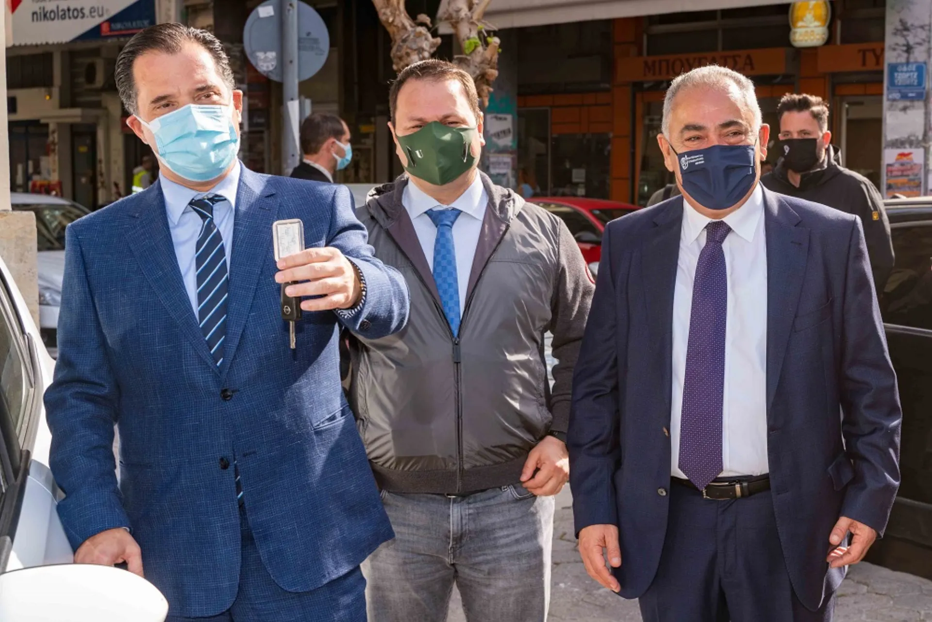 Το ΕΕΑ παρέδωσε δύο μισθωμένα οχήματα στη Γενική Γραμματεία Εμπορίου για την πάταξη του παραεμπορίου