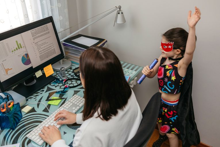 Για κάθε μητέρα, στη νέα εποχή της τηλεργασίας