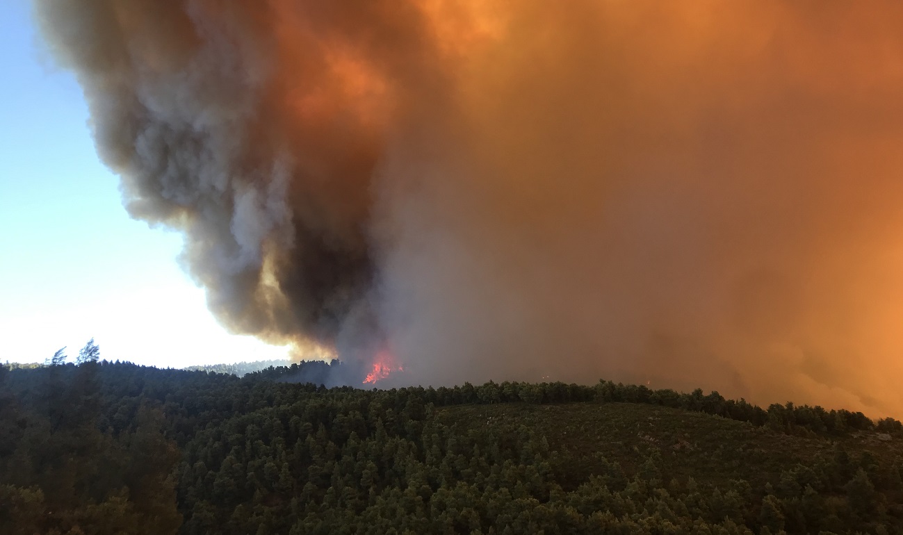 Συνεχίζονται οι πυρκαγιές σε Αττική, Βόρεια Εύβοια, Ηλεία, Μεσσηνία & Ανατολική Μάνη