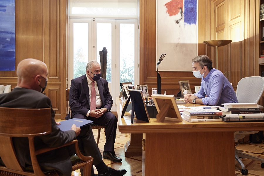Με τον Πρωθυπουργό συναντήθηκε ο πρόεδρος της ΚΕΕΕ Ι. Χατζηθεοδοσίου