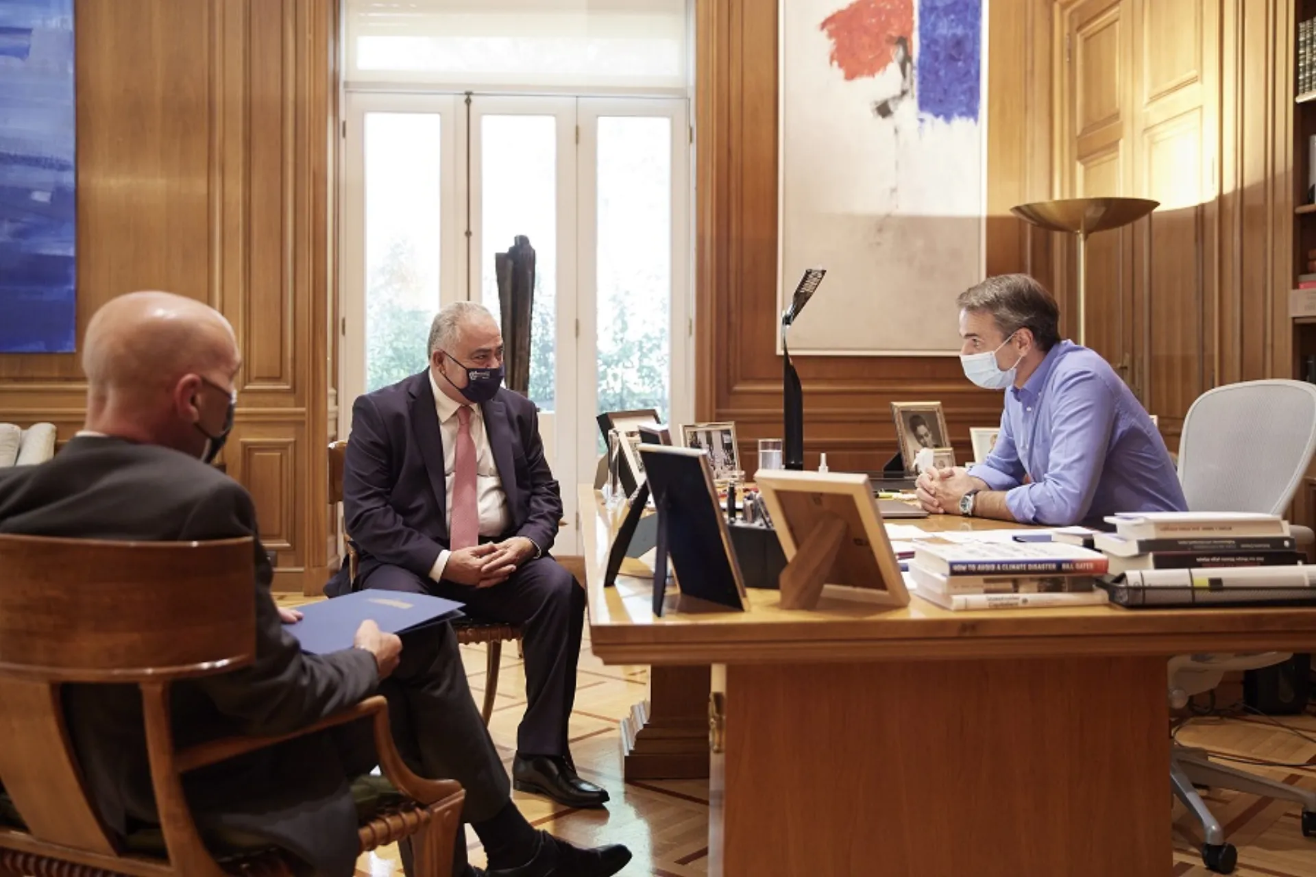 Με τον Πρωθυπουργό συναντήθηκε ο πρόεδρος της ΚΕΕΕ Ι. Χατζηθεοδοσίου