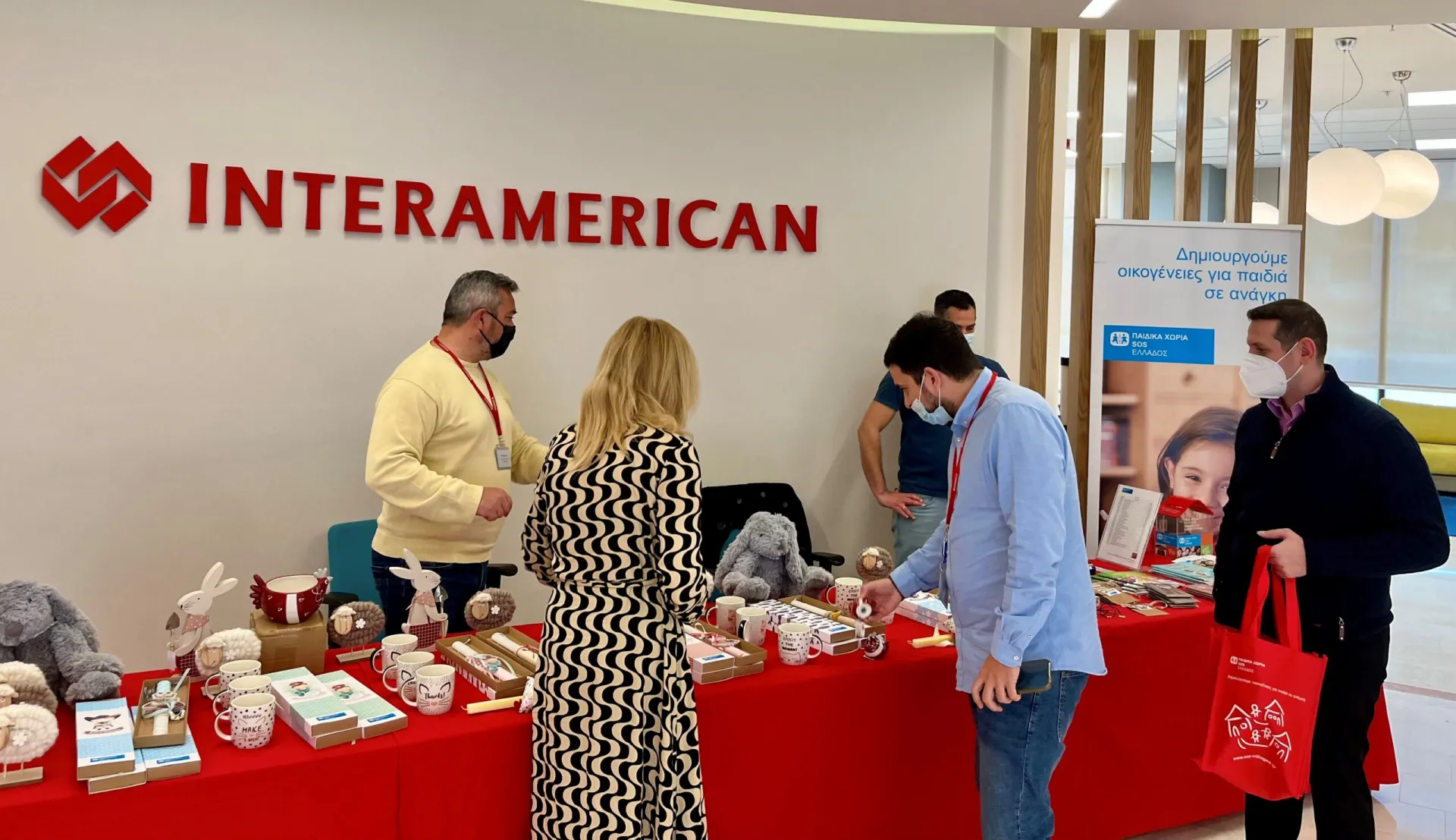 Πασχαλινό bazaar στα γραφεία της Interamerican από τα Παιδικά Χωριά SOS