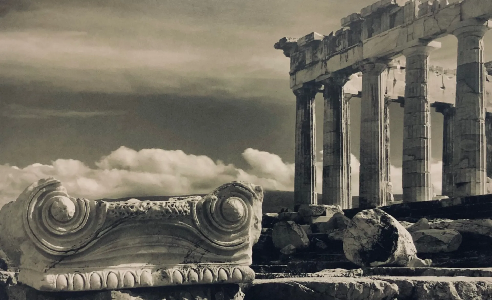 Γιάννης Ρούντος: Η μαγνητική έλξη του Παρθενώνα στις φωτογραφίες της Nelly’s