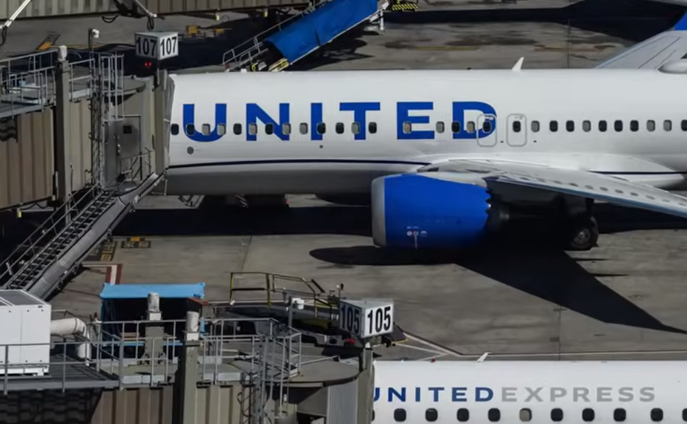 Αποζημίωση 30 εκατ. ευρώ από τη United Airlines σε 26χρονο