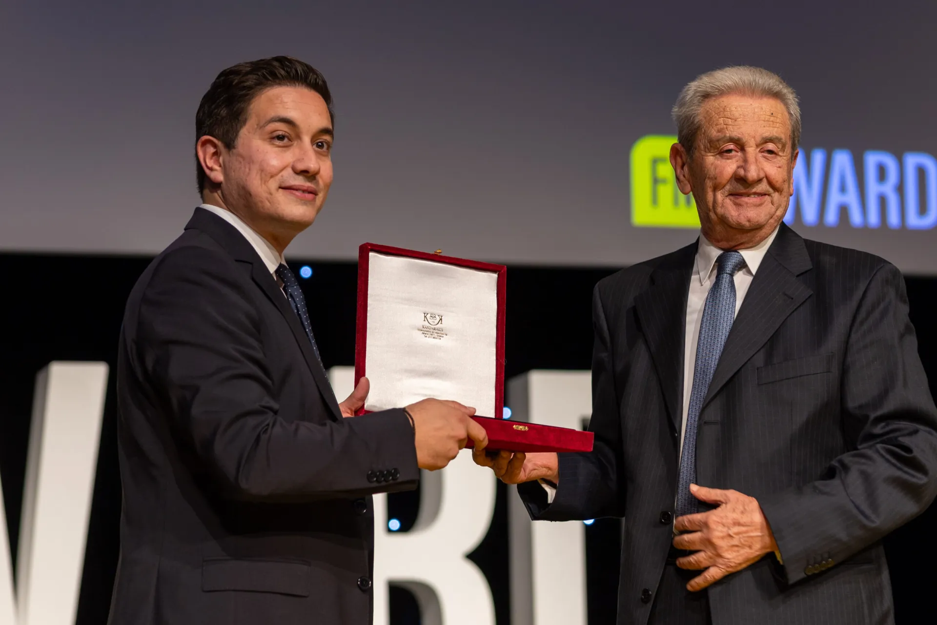 Τιμητική βράβευση του Μελά Γιαννιώτη στα Insurance Awards Φίλιππος Μωράκης (video)