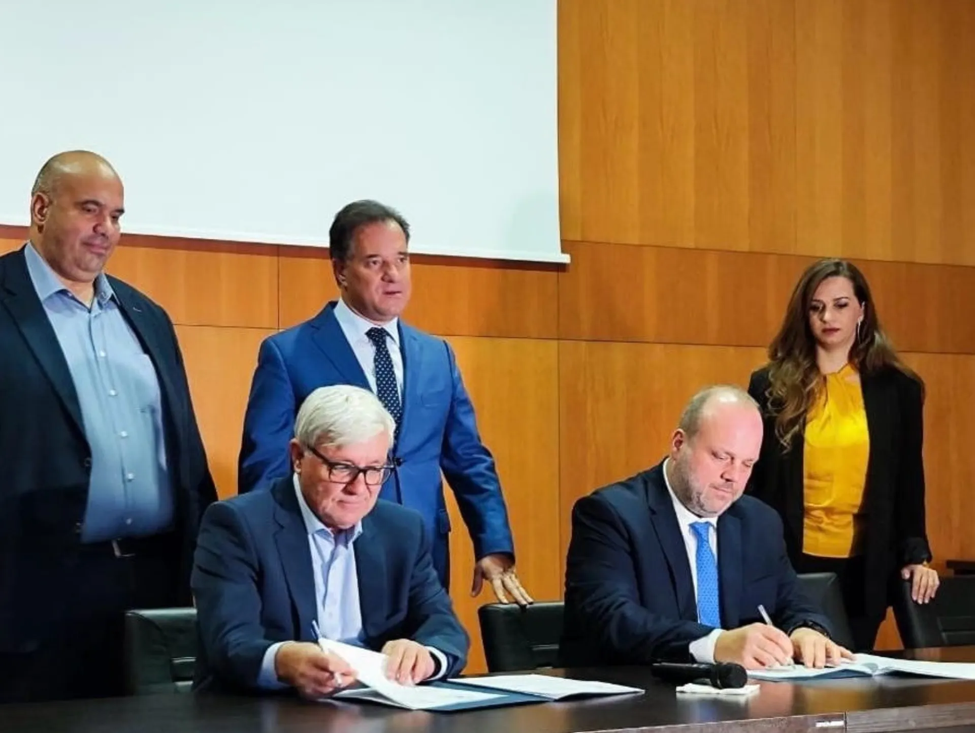 Υπογραφή σύμβασης για την ολοκλήρωση 80 εργατικών κατοικιών στα Γρεβενά