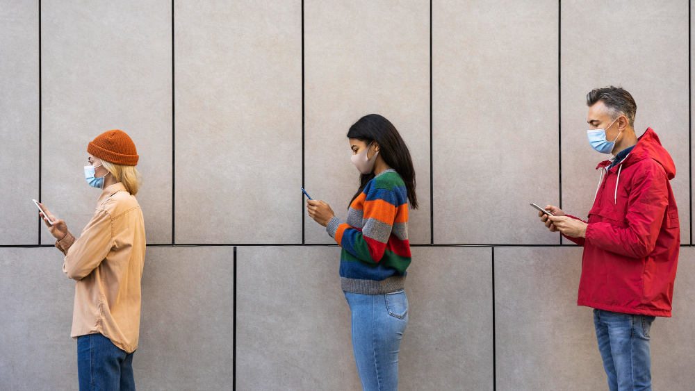 Ο κορωνοϊός δεν φεύγει ….