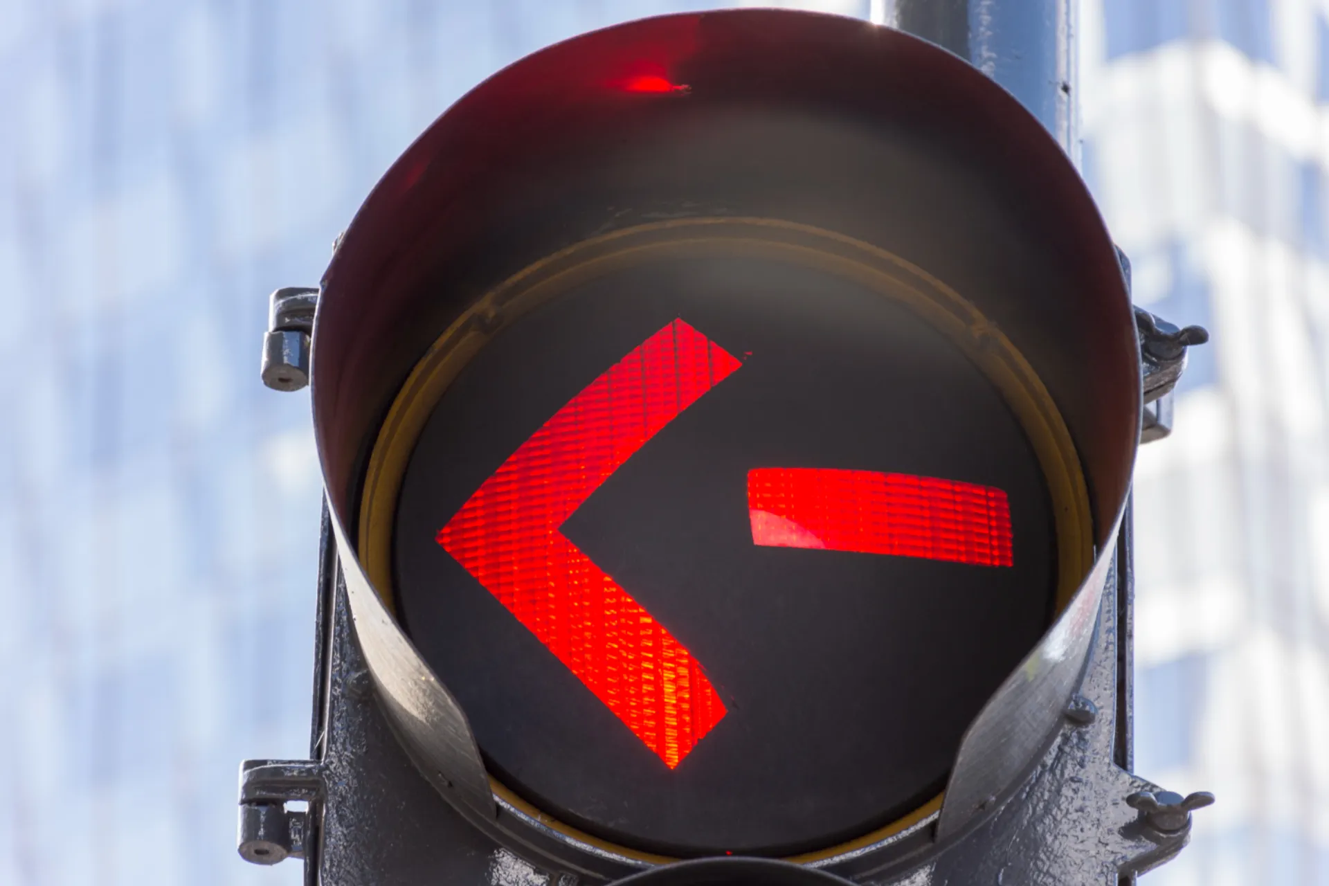 Κάθειρξη έως 10 ετών για τους οδηγούς που περνούν με κόκκινο και υπερβαίνουν τα όρια ταχύτητας