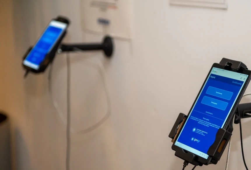 Γιατί δεν… χτυπούν οι ασφαλιστικές την ψηφιακή κάρτα εργασίας